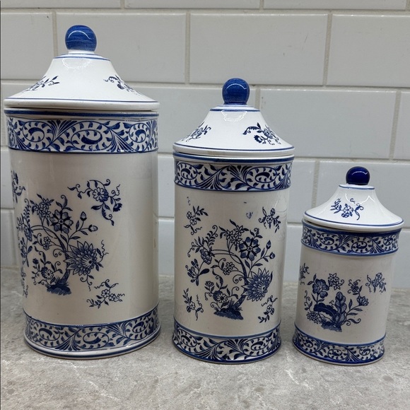 Vintage Blue & White ceramic Blue Onion pattern Canister Set 10.5, 9.5, 6.5 inch - Picture 1 of 9